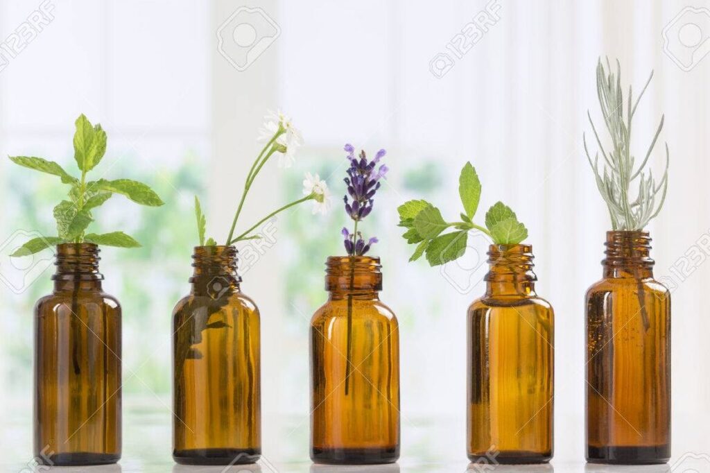 botellas de aceites esenciales